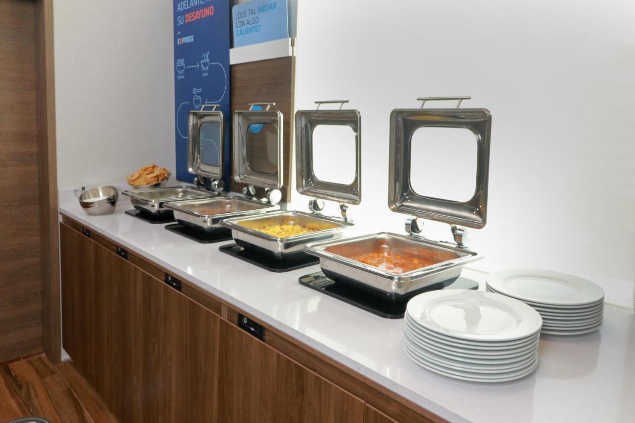 Holiday Inn Express - Monterrey - Fundidora By Ihg ภายนอก รูปภาพ