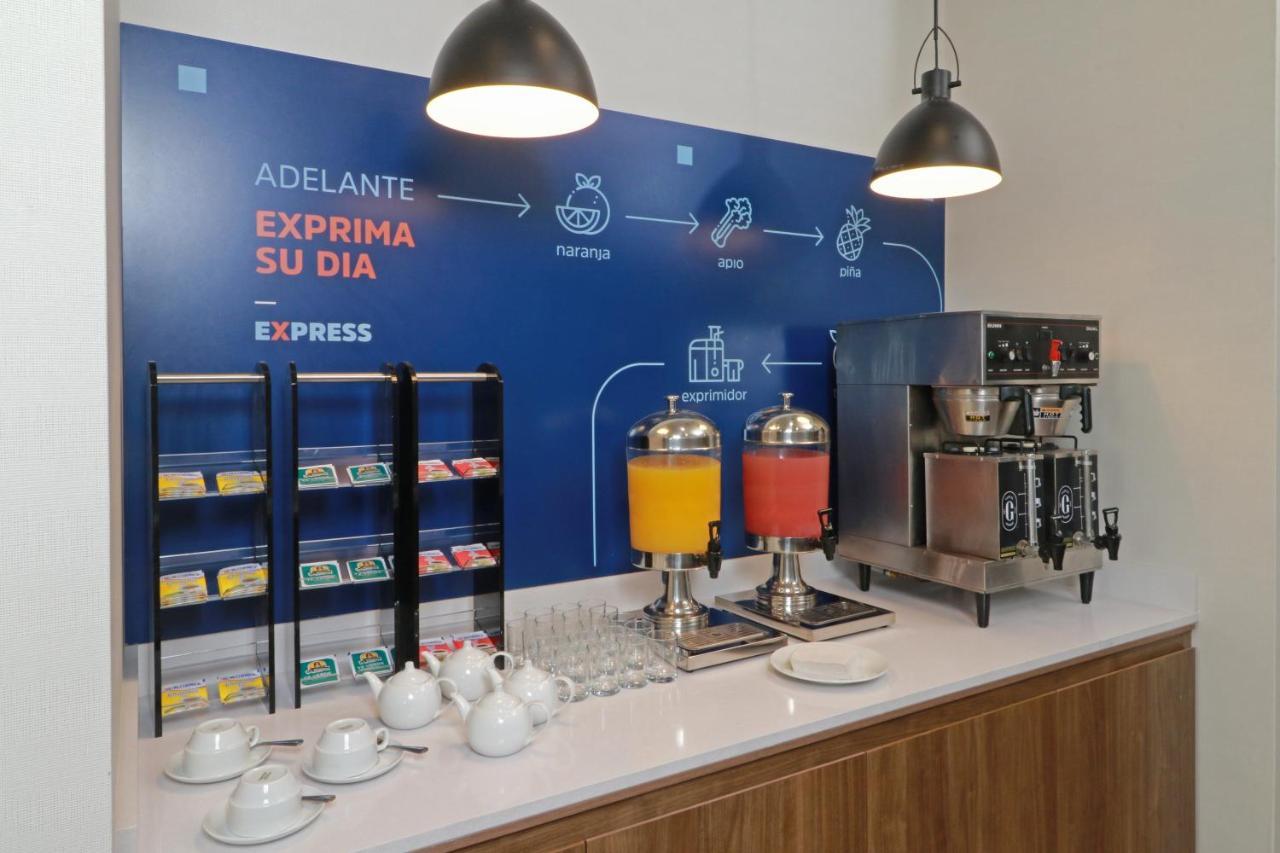 Holiday Inn Express - Monterrey - Fundidora By Ihg ภายนอก รูปภาพ