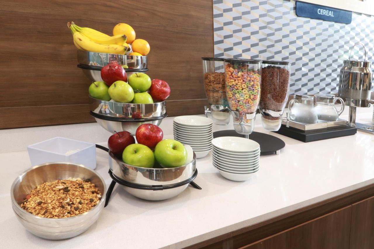 Holiday Inn Express - Monterrey - Fundidora By Ihg ภายนอก รูปภาพ