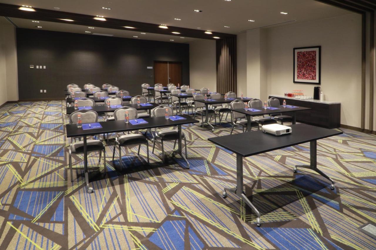 Holiday Inn Express - Monterrey - Fundidora By Ihg ภายนอก รูปภาพ