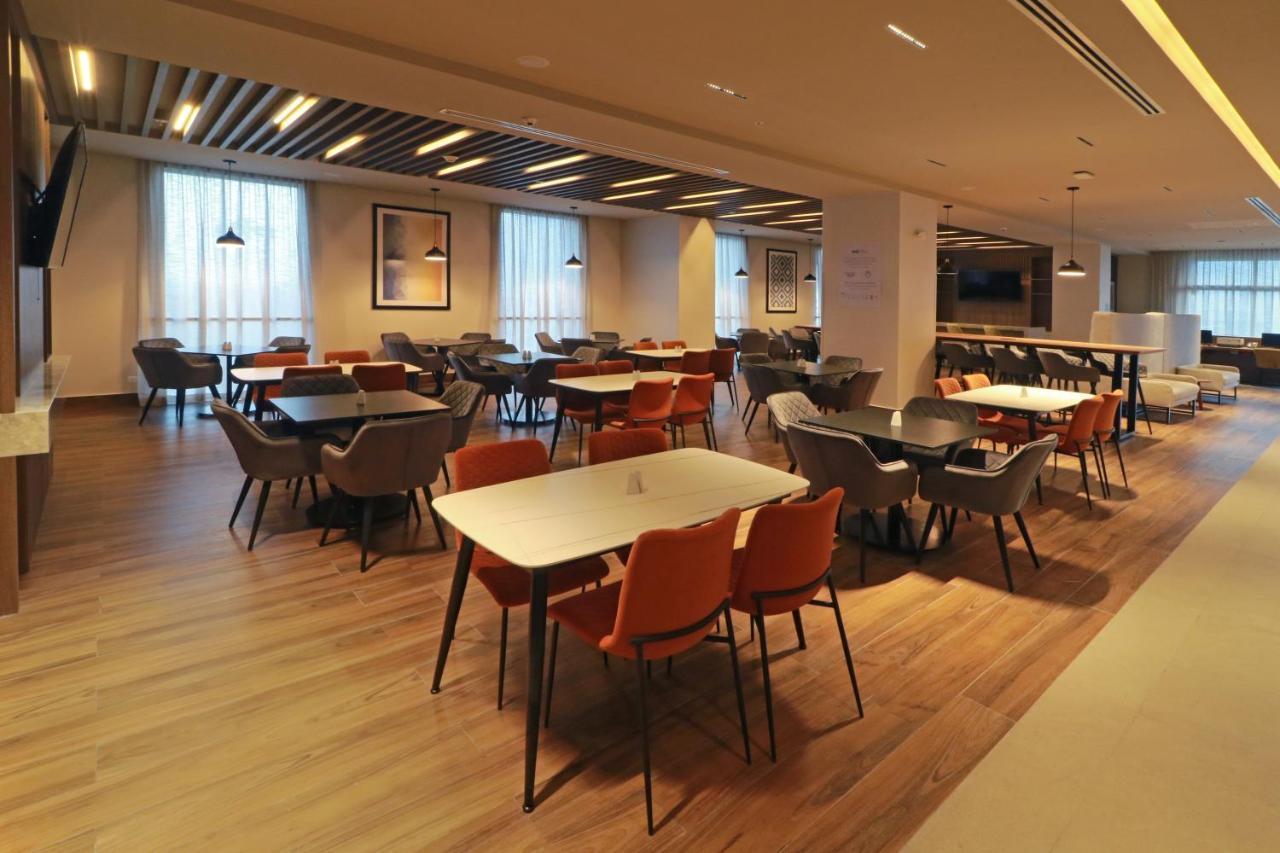 Holiday Inn Express - Monterrey - Fundidora By Ihg ภายนอก รูปภาพ