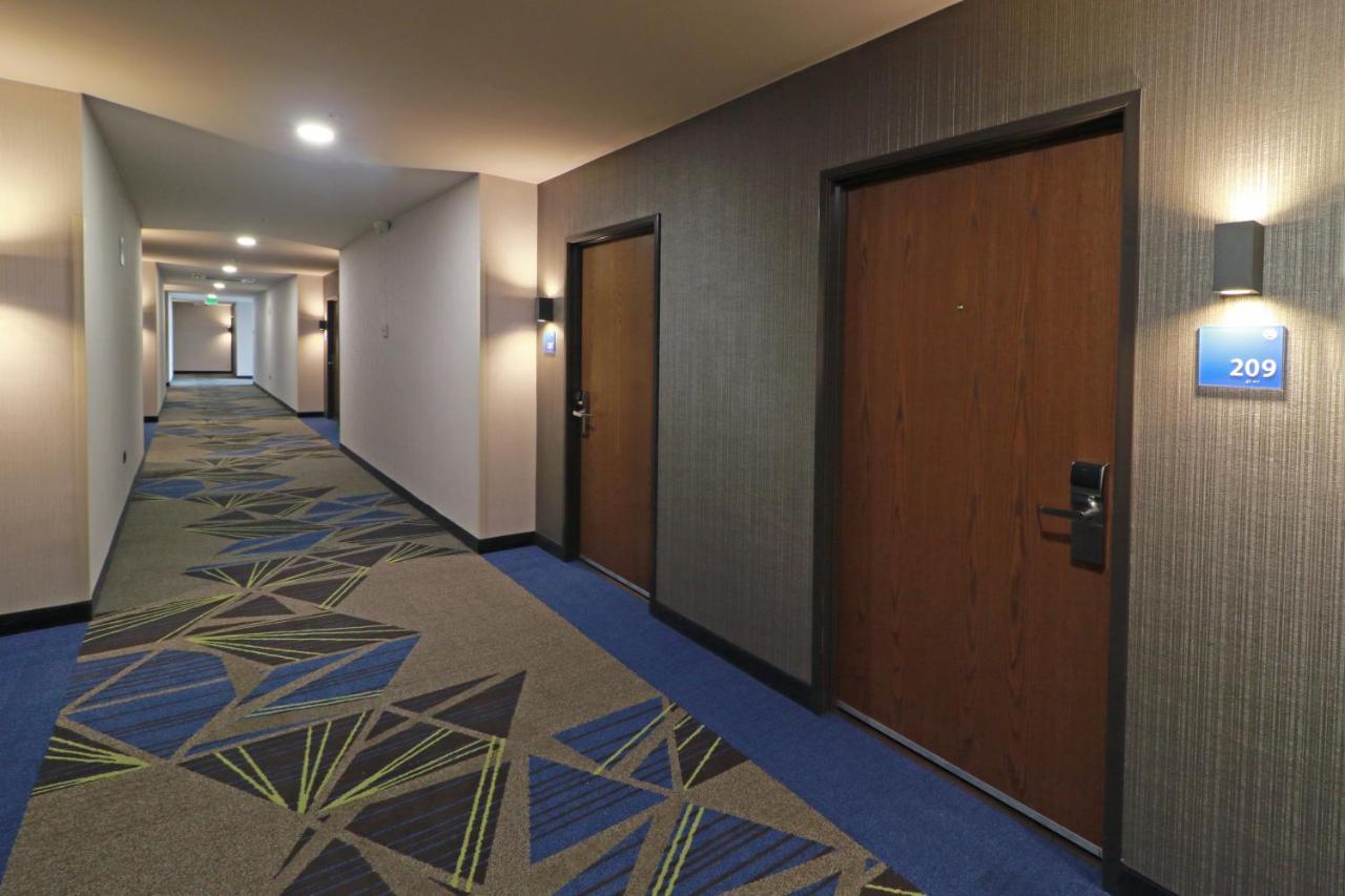 Holiday Inn Express - Monterrey - Fundidora By Ihg ภายนอก รูปภาพ