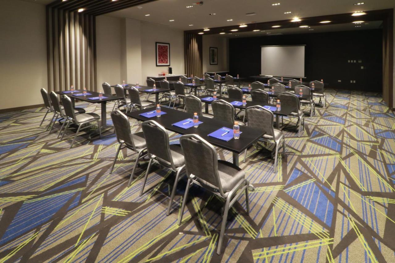 Holiday Inn Express - Monterrey - Fundidora By Ihg ภายนอก รูปภาพ